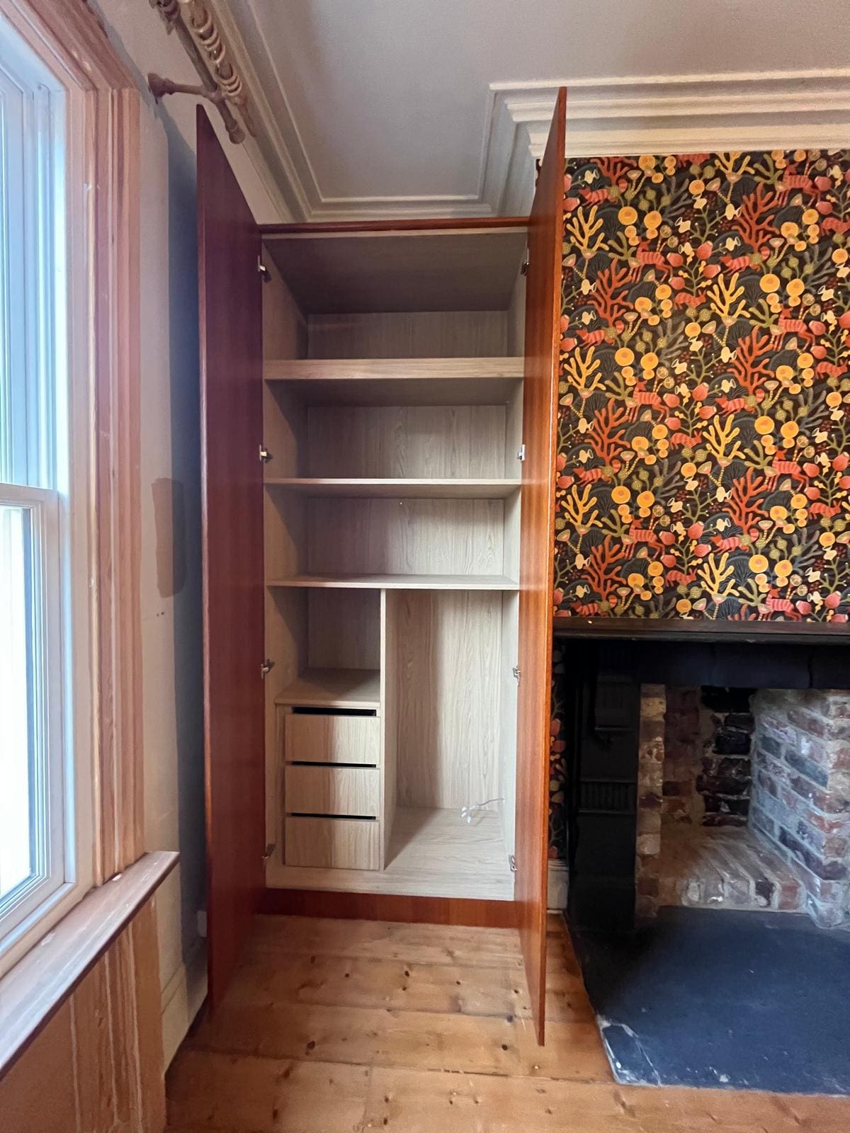 Wood bespoke alcove units: fitted wardrobes4